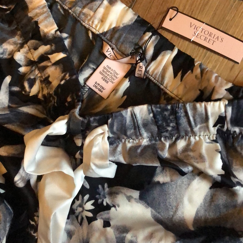 NWT VS satin sleep set - Picture 2 of 6